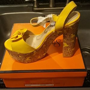 Size 11 MAKE A OFFER LOOKING TO SELL TODAY